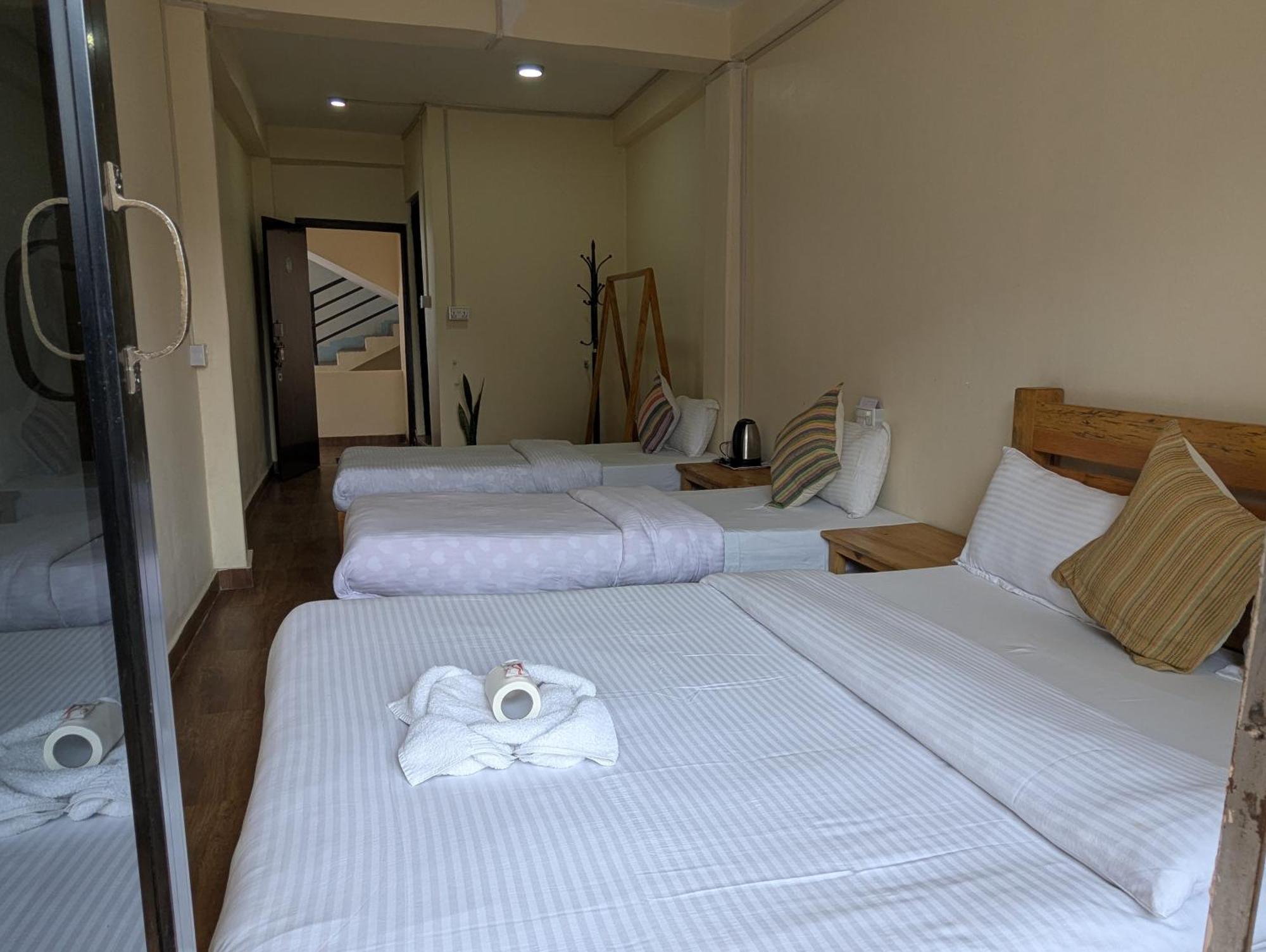 Santoshi Guest House, Pokhara Eksteriør billede